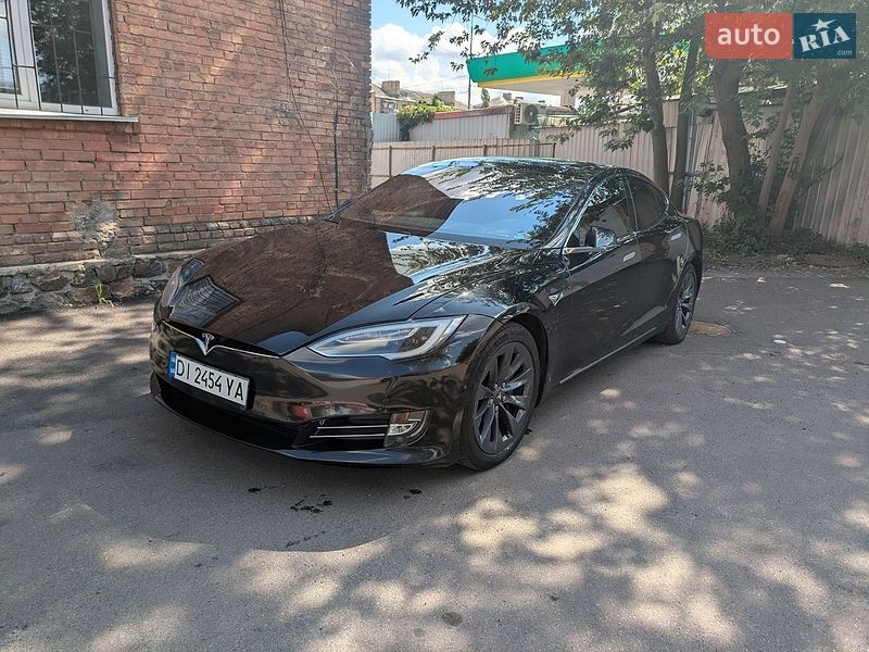 Ліфтбек Tesla Model S 2018 в Києві
