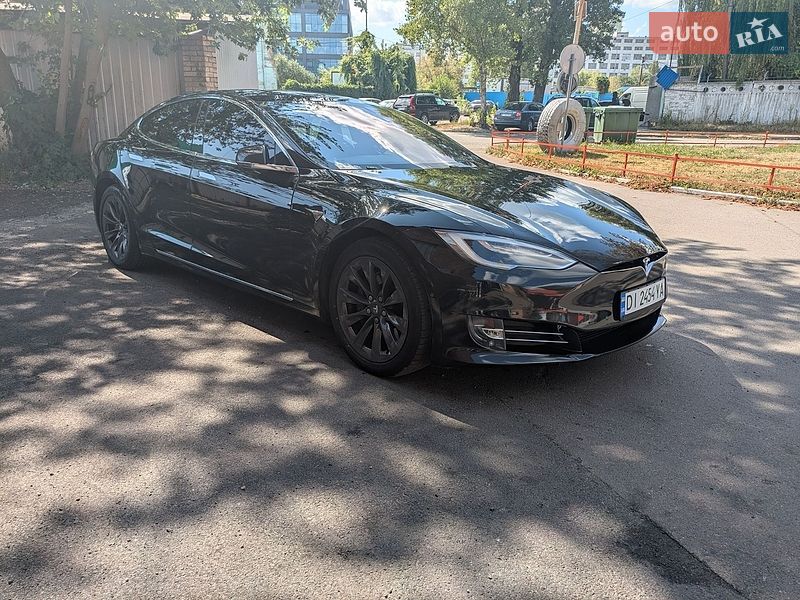 Ліфтбек Tesla Model S 2018 в Києві