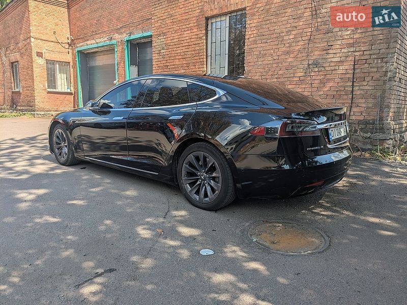 Ліфтбек Tesla Model S 2018 в Києві