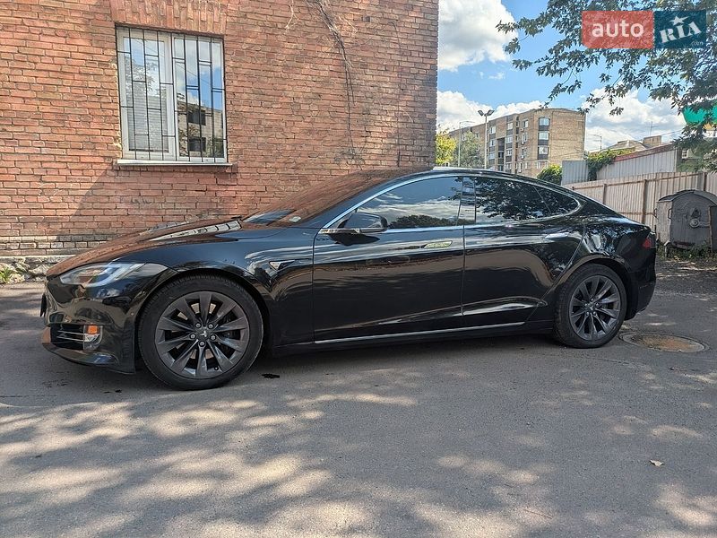 Ліфтбек Tesla Model S 2018 в Києві
