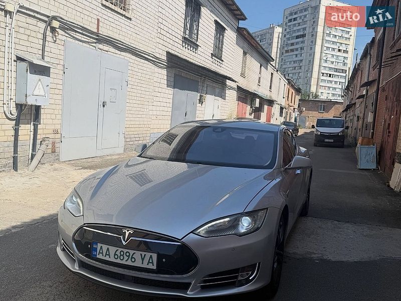 Лифтбек Tesla Model S 2015 в Львове фото 5 Лифтбек Tesla Model S 2015 в Львове