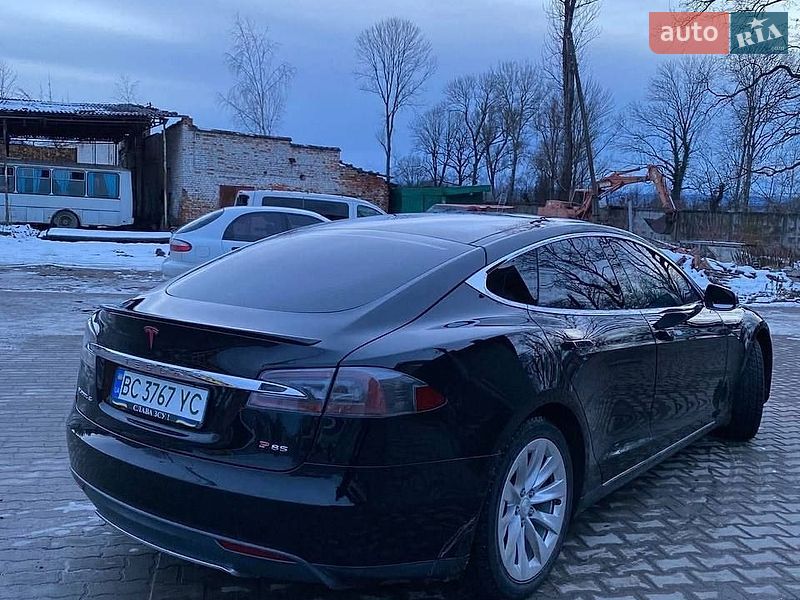 Ліфтбек Tesla Model S 2013 в Львові