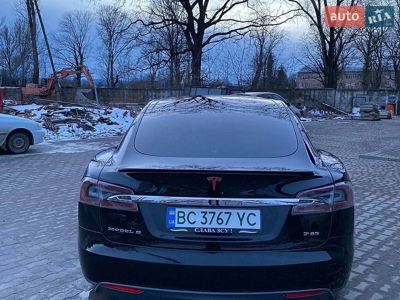 Ліфтбек Tesla Model S 2013 в Львові
