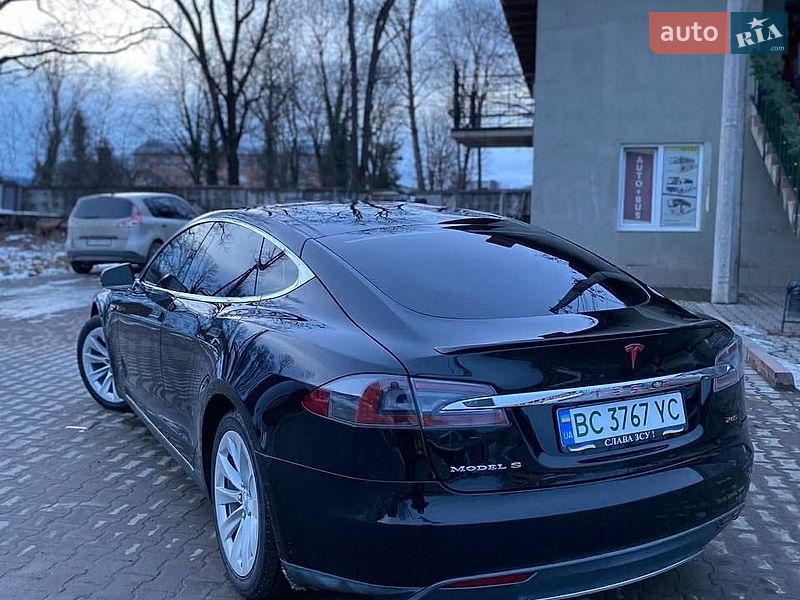 Ліфтбек Tesla Model S 2013 в Львові