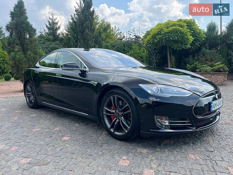 Лифтбек Tesla Model S 2015 в Житомире