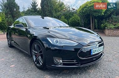 Лифтбек Tesla Model S 2015 в Житомире