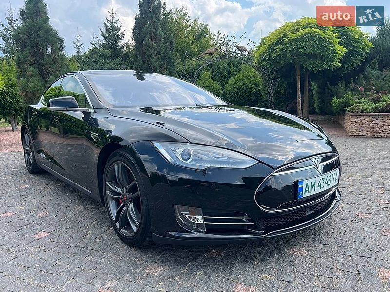 Лифтбек Tesla Model S 2015 в Житомире