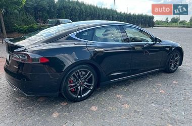 Лифтбек Tesla Model S 2015 в Житомире