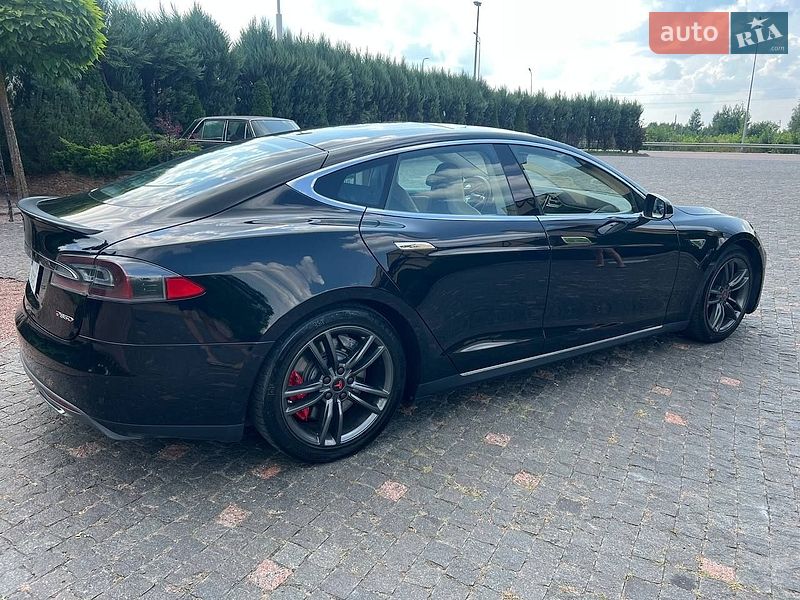 Лифтбек Tesla Model S 2015 в Житомире