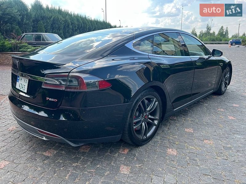Лифтбек Tesla Model S 2015 в Житомире