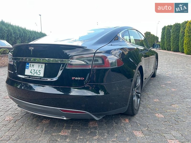 Лифтбек Tesla Model S 2015 в Житомире