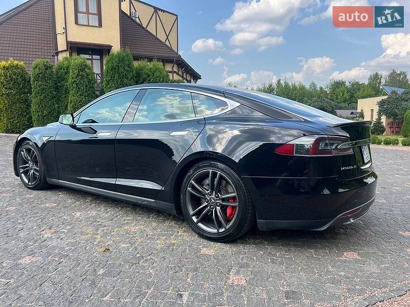 Лифтбек Tesla Model S 2015 в Житомире