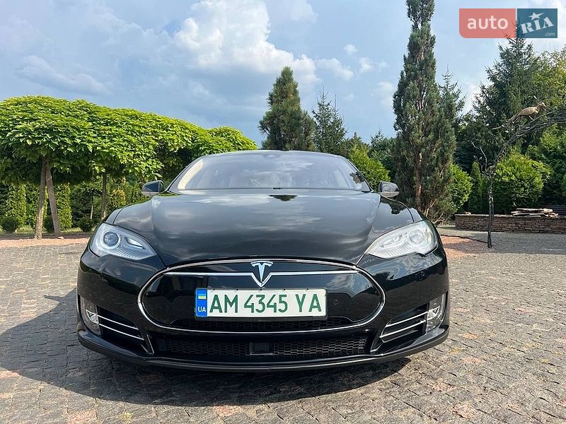 Лифтбек Tesla Model S 2015 в Житомире