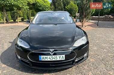 Лифтбек Tesla Model S 2015 в Житомире