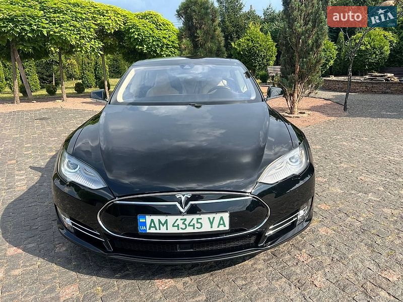 Лифтбек Tesla Model S 2015 в Житомире