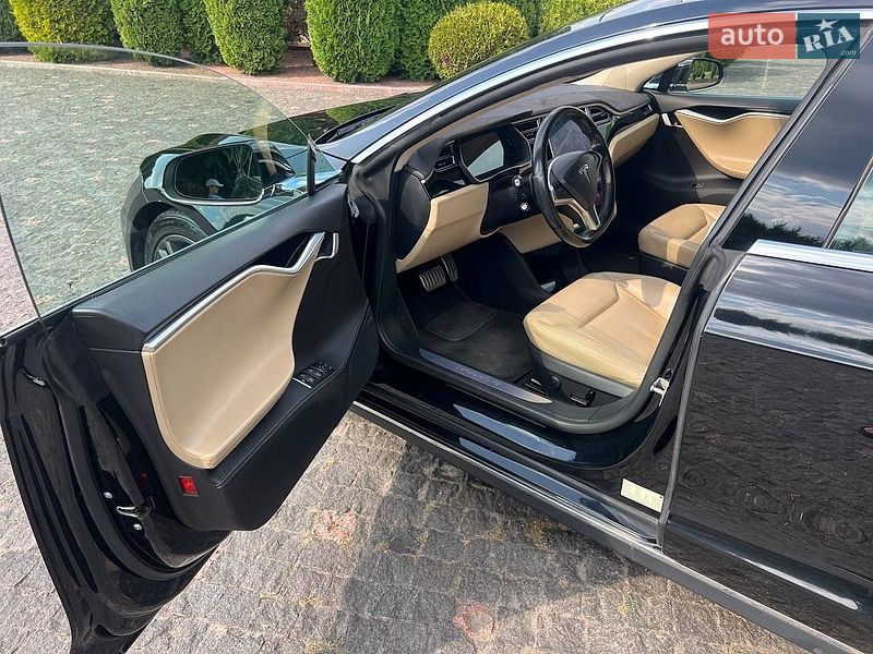 Лифтбек Tesla Model S 2015 в Житомире
