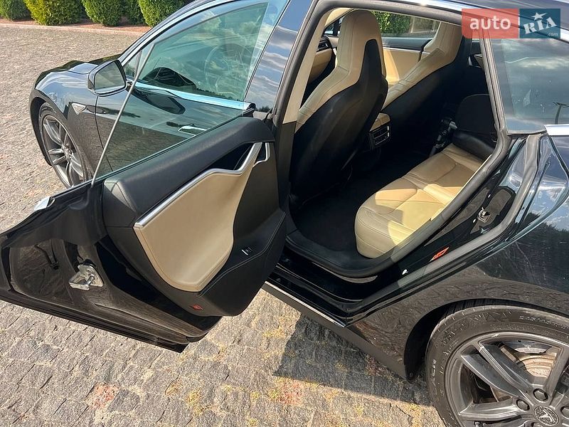 Лифтбек Tesla Model S 2015 в Житомире