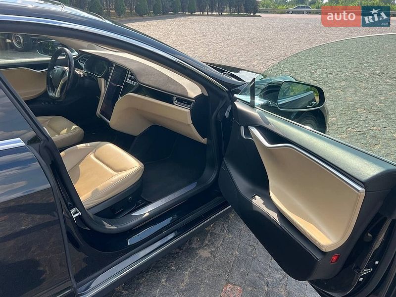 Лифтбек Tesla Model S 2015 в Житомире