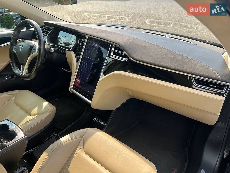 Лифтбек Tesla Model S 2015 в Житомире