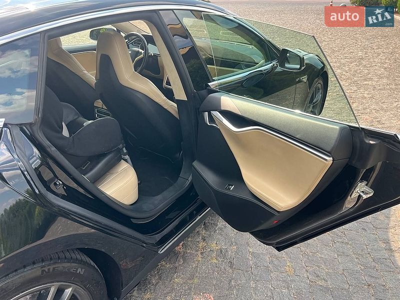Лифтбек Tesla Model S 2015 в Житомире