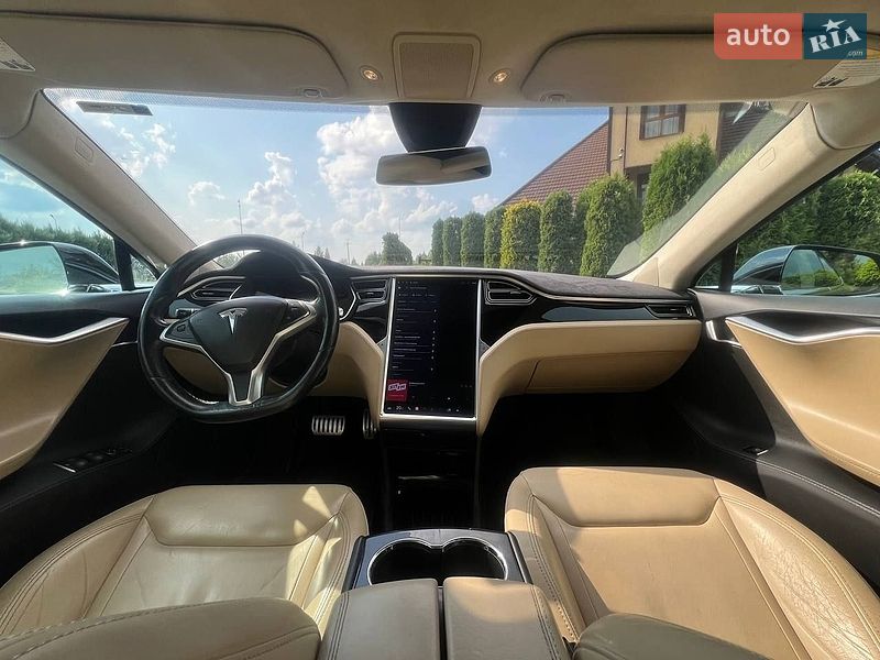 Лифтбек Tesla Model S 2015 в Житомире