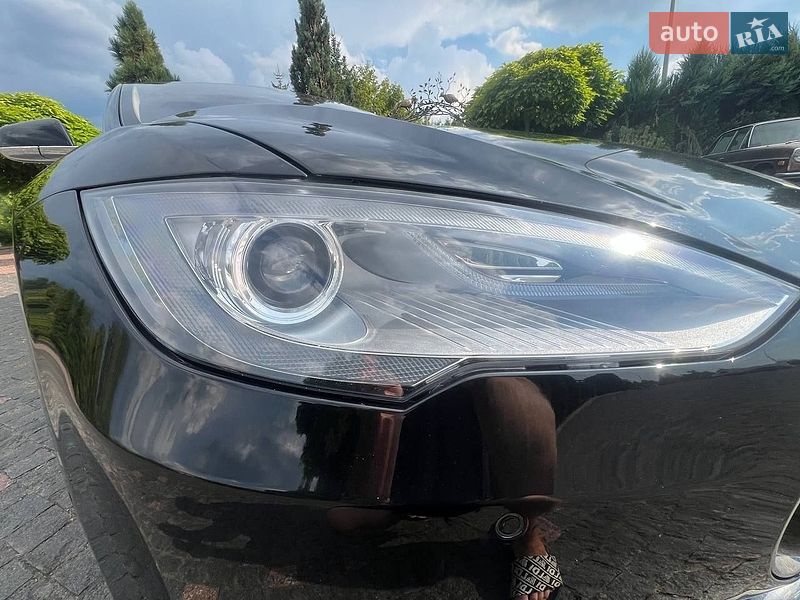Лифтбек Tesla Model S 2015 в Житомире