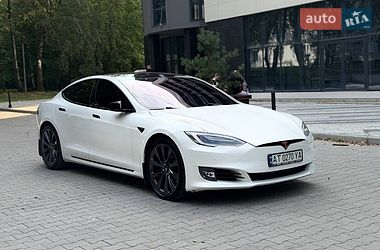 Ліфтбек Tesla Model S 2017 в Тернополі