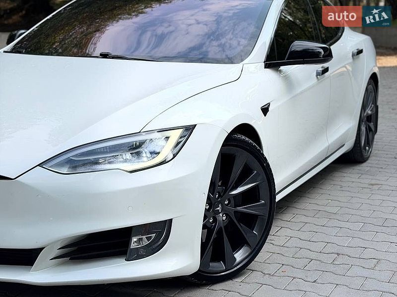 Лифтбек Tesla Model S 2017 в Тернополе