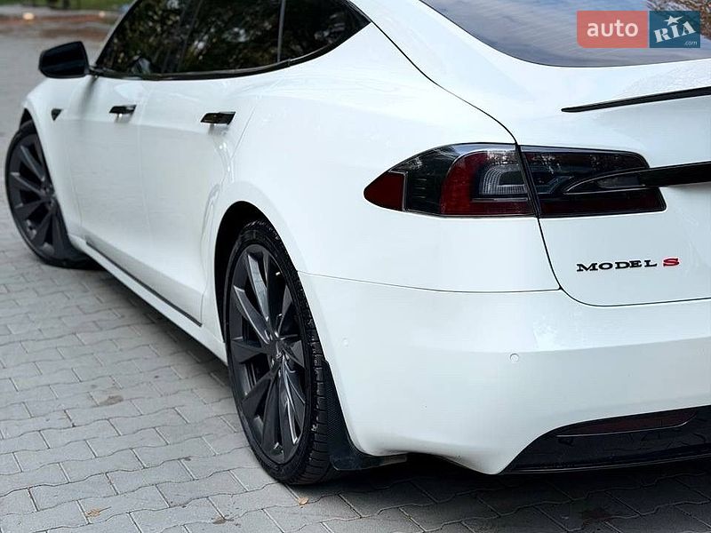 Лифтбек Tesla Model S 2017 в Тернополе