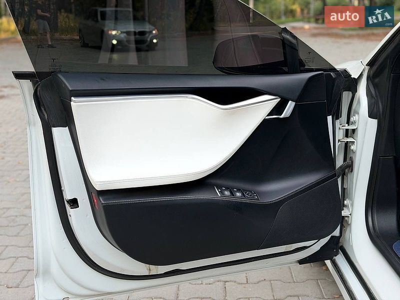 Лифтбек Tesla Model S 2017 в Тернополе