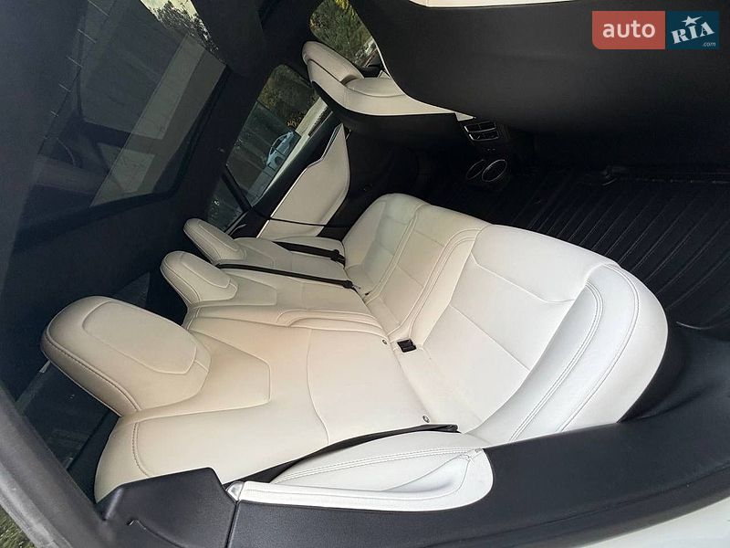 Лифтбек Tesla Model S 2017 в Тернополе