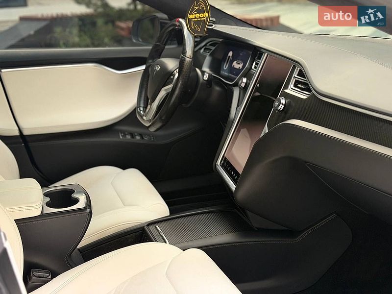 Лифтбек Tesla Model S 2017 в Тернополе