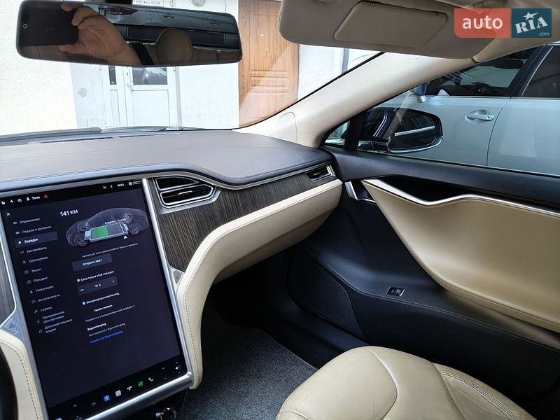 Лифтбек Tesla Model S 2014 в Львове
