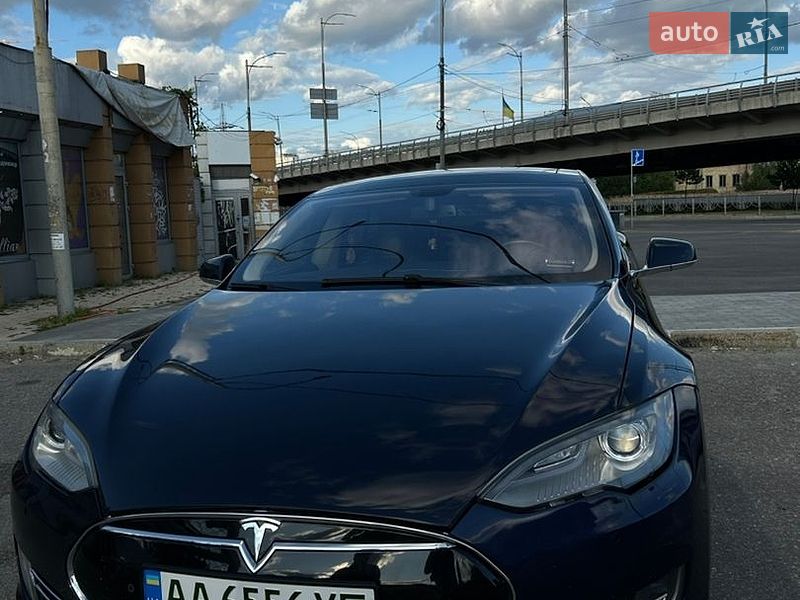 Tesla Model S 2014