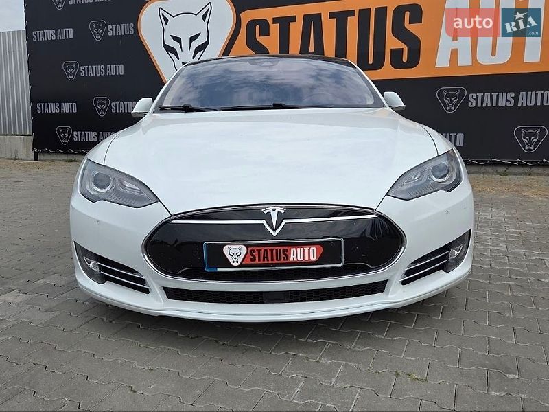 Лифтбек Tesla Model S 2016 в Хмельницком