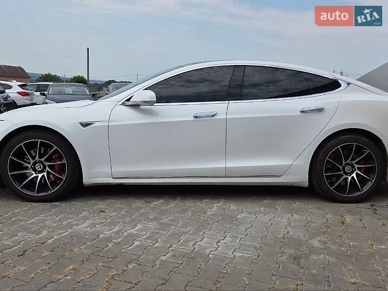 Лифтбек Tesla Model S 2016 в Хмельницком