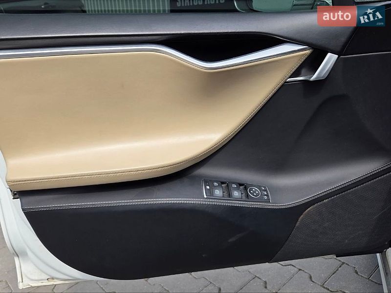 Лифтбек Tesla Model S 2016 в Хмельницком