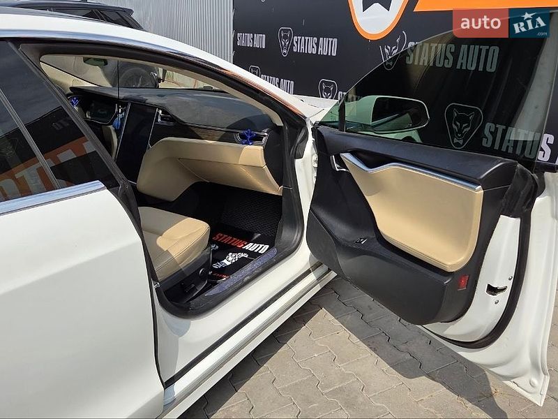 Лифтбек Tesla Model S 2016 в Хмельницком