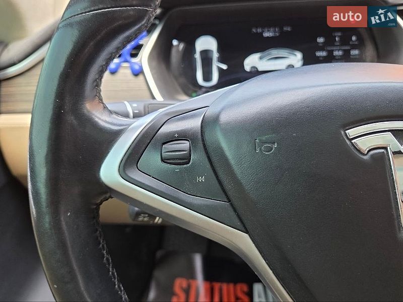 Лифтбек Tesla Model S 2016 в Хмельницком