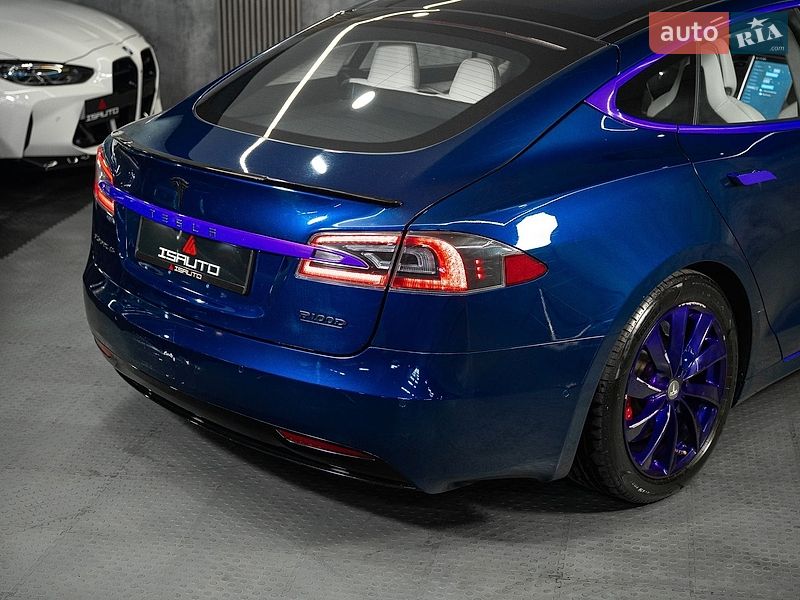 Ліфтбек Tesla Model S 2017 в Одесі