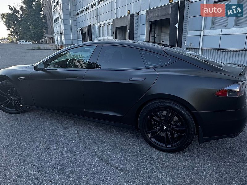 Лифтбек Tesla Model S 2015 в Днепре