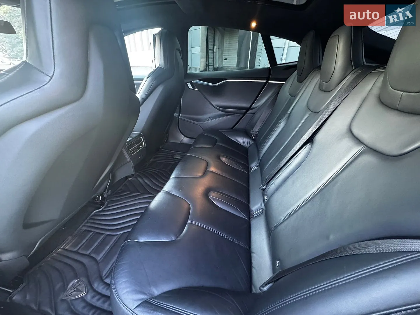 2015 Tesla Model S - мініатюра 9