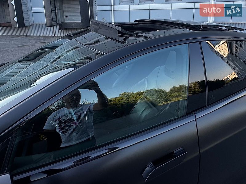 Лифтбек Tesla Model S 2015 в Днепре