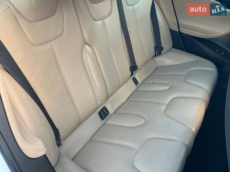 Лифтбек Tesla Model S 2015 в Броварах