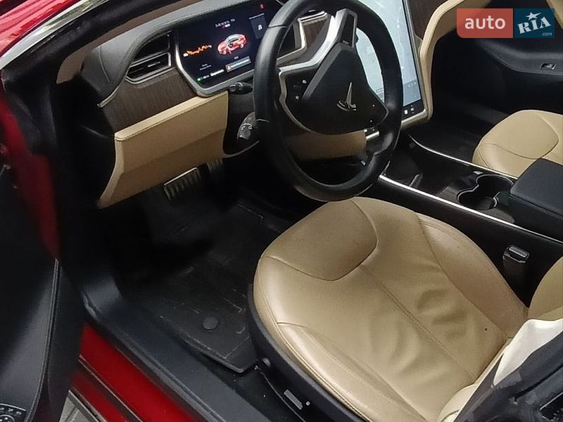 Ліфтбек Tesla Model S 2013 в Львові