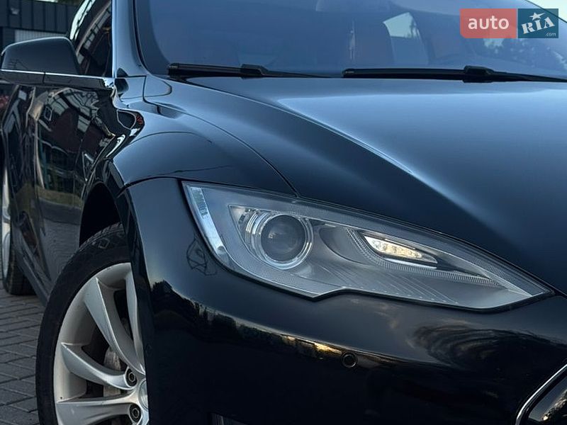 Лифтбек Tesla Model S 2014 в Ивано-Франковске