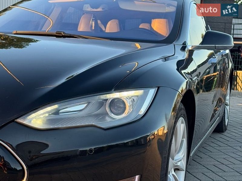 Лифтбек Tesla Model S 2014 в Ивано-Франковске