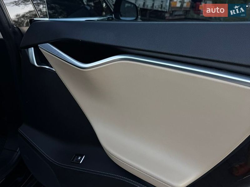 Лифтбек Tesla Model S 2014 в Ивано-Франковске