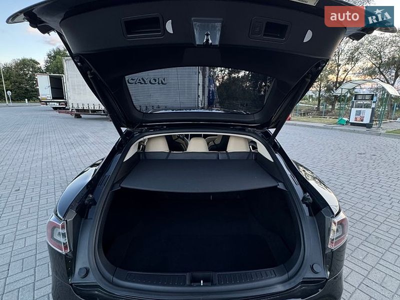 Лифтбек Tesla Model S 2014 в Ивано-Франковске