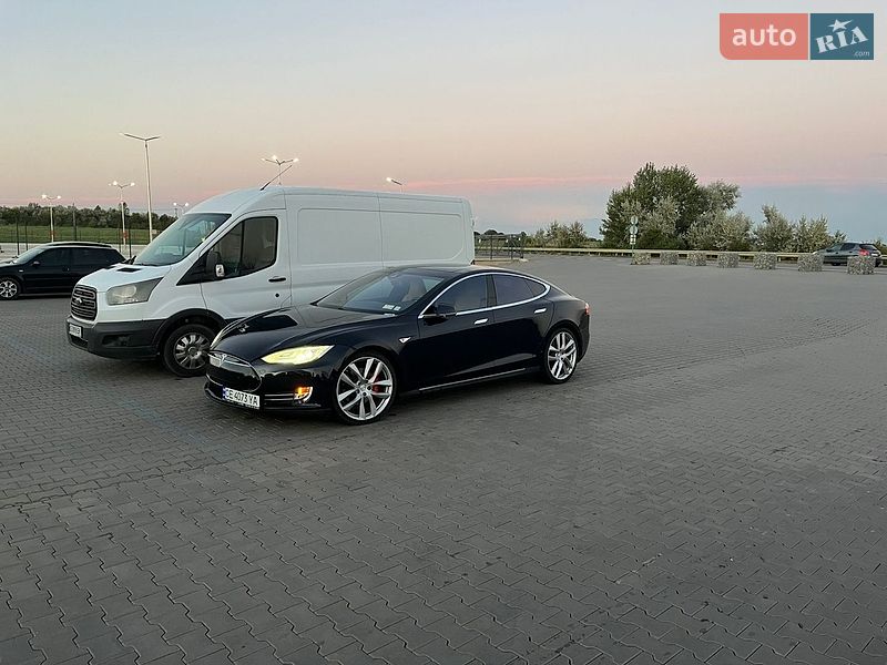 Лифтбек Tesla Model S 2015 в Черновцах